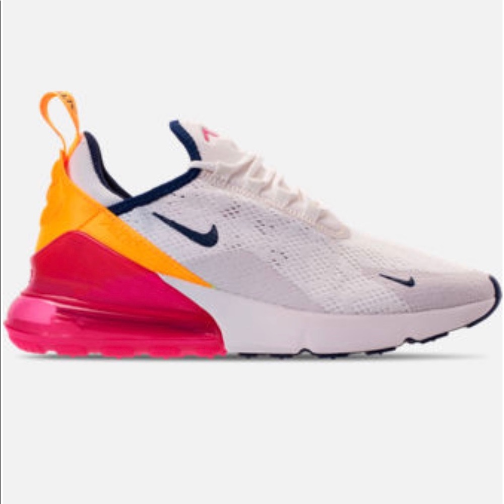 White Nike Air 270